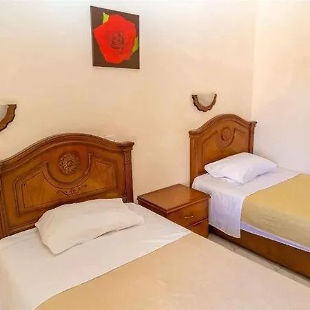 Chrysanthos Boutique 레메소스