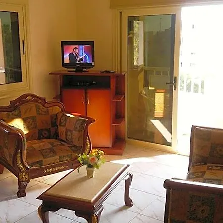 Aparthotel Chrysanthos Boutique Limassol