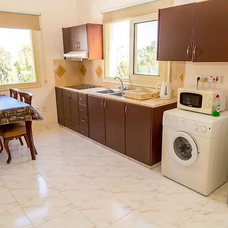 Chrysanthos Boutique 아파트호텔 3*