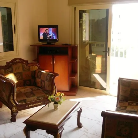 Chrysanthos Boutique 레메소스